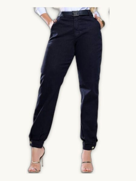 Calça Mom Preta Denim Especial — a peça